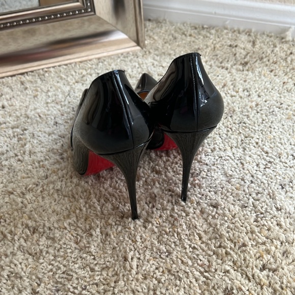 Christian Louboutin So Kate Heels - Picture 2 of 8